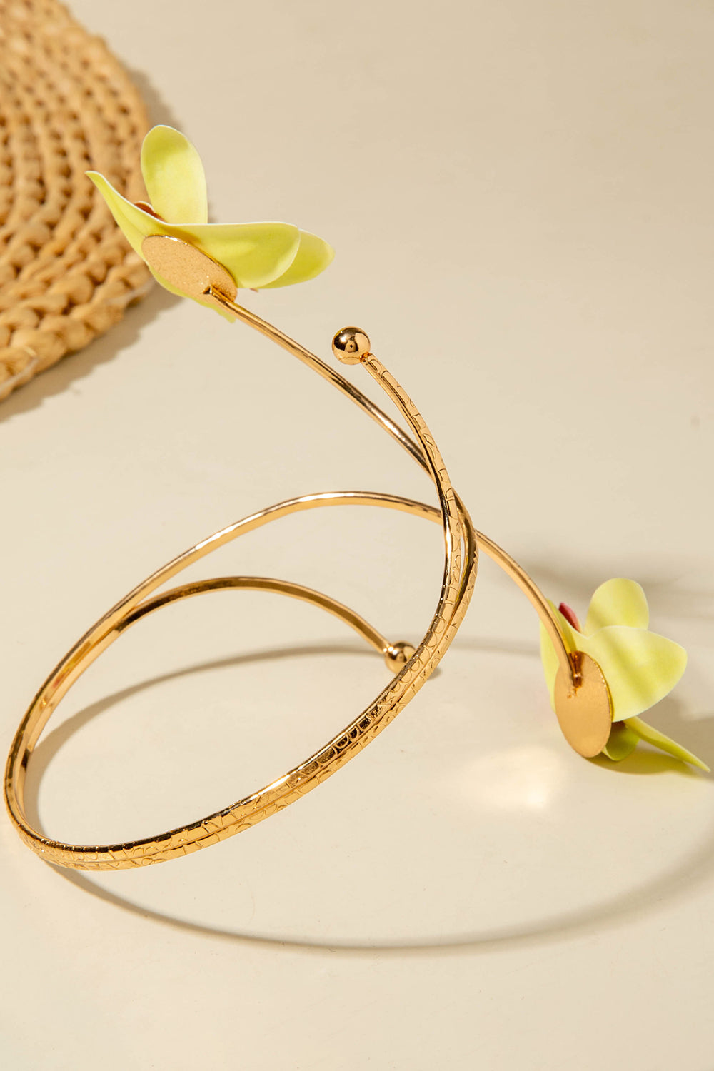 Fashionable 3D Simulated Flower Open Bracelet