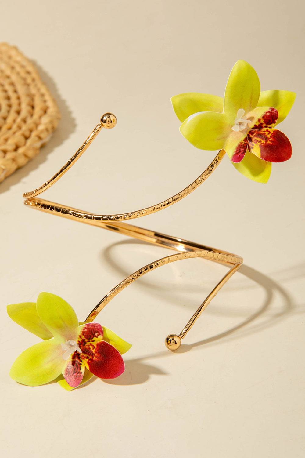 Fashionable 3D Simulated Flower Open Bracelet