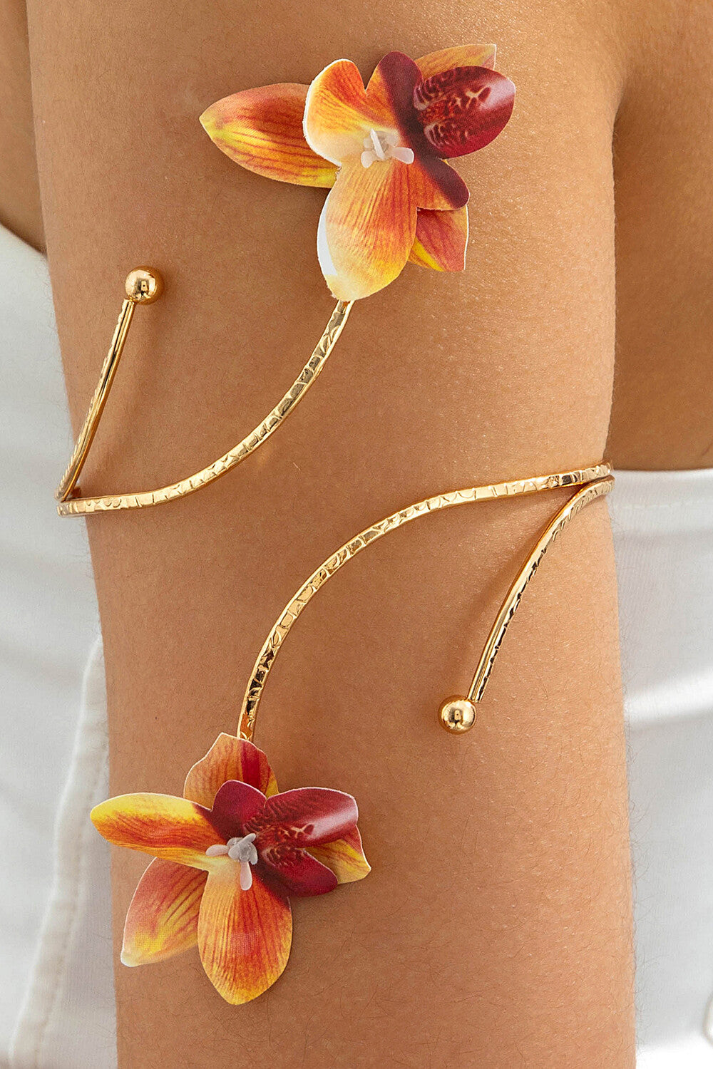 Fashionable 3D Simulated Flower Open Bracelet